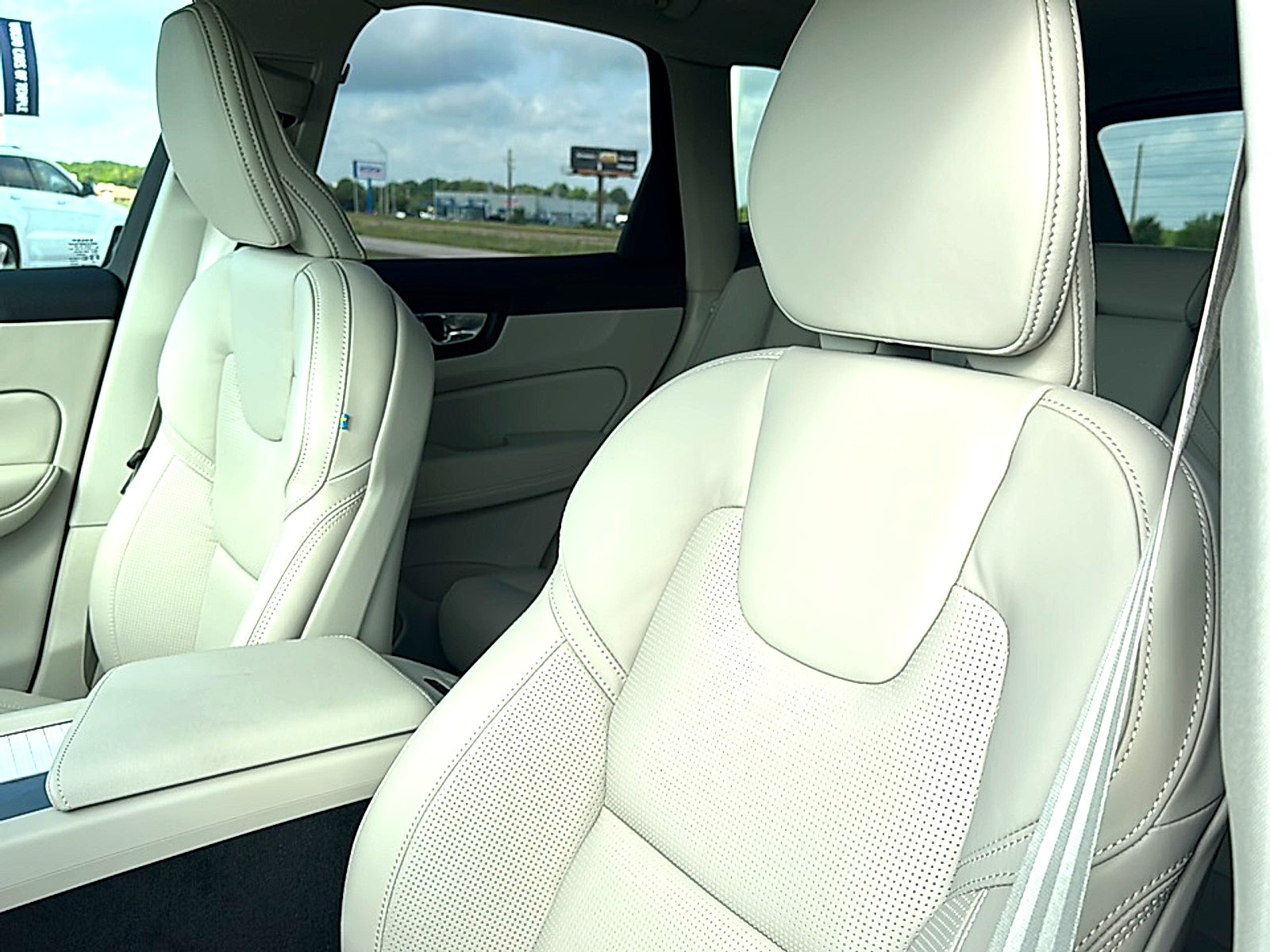 2026 Volvo XC60 Plug-In Hybrid T8 Ultra