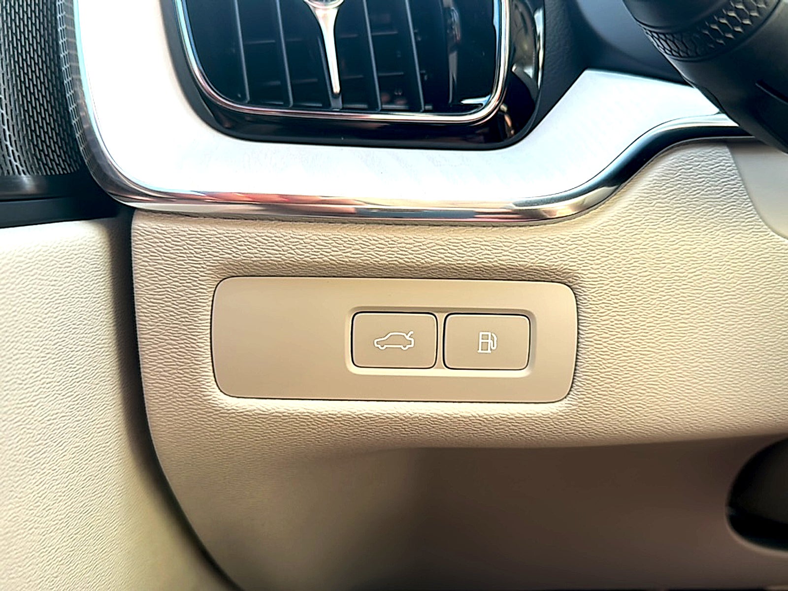 2026 Volvo XC60 Plug-In Hybrid T8 Ultra