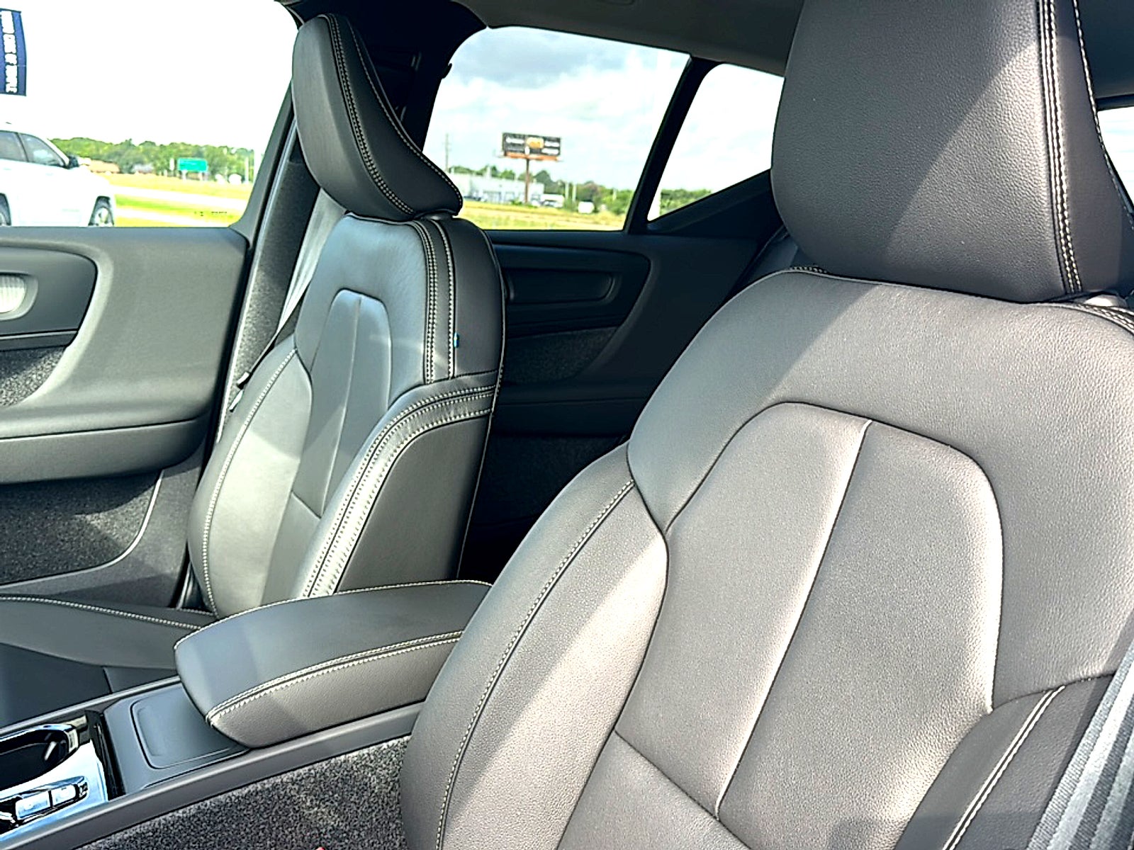 2026 Volvo XC40 B4 Plus