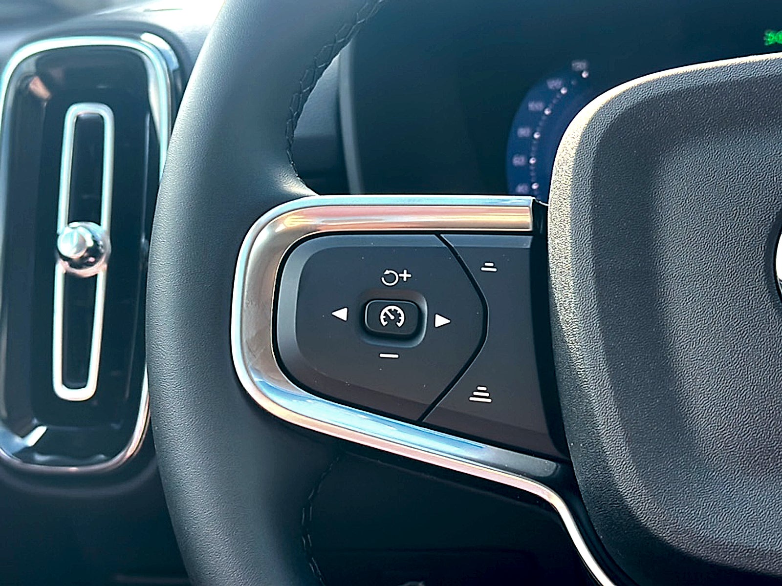 2026 Volvo XC40 B4 Plus