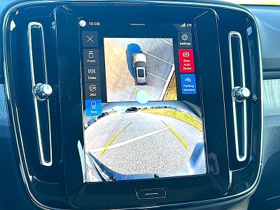 2026 Volvo XC40 B5 Plus