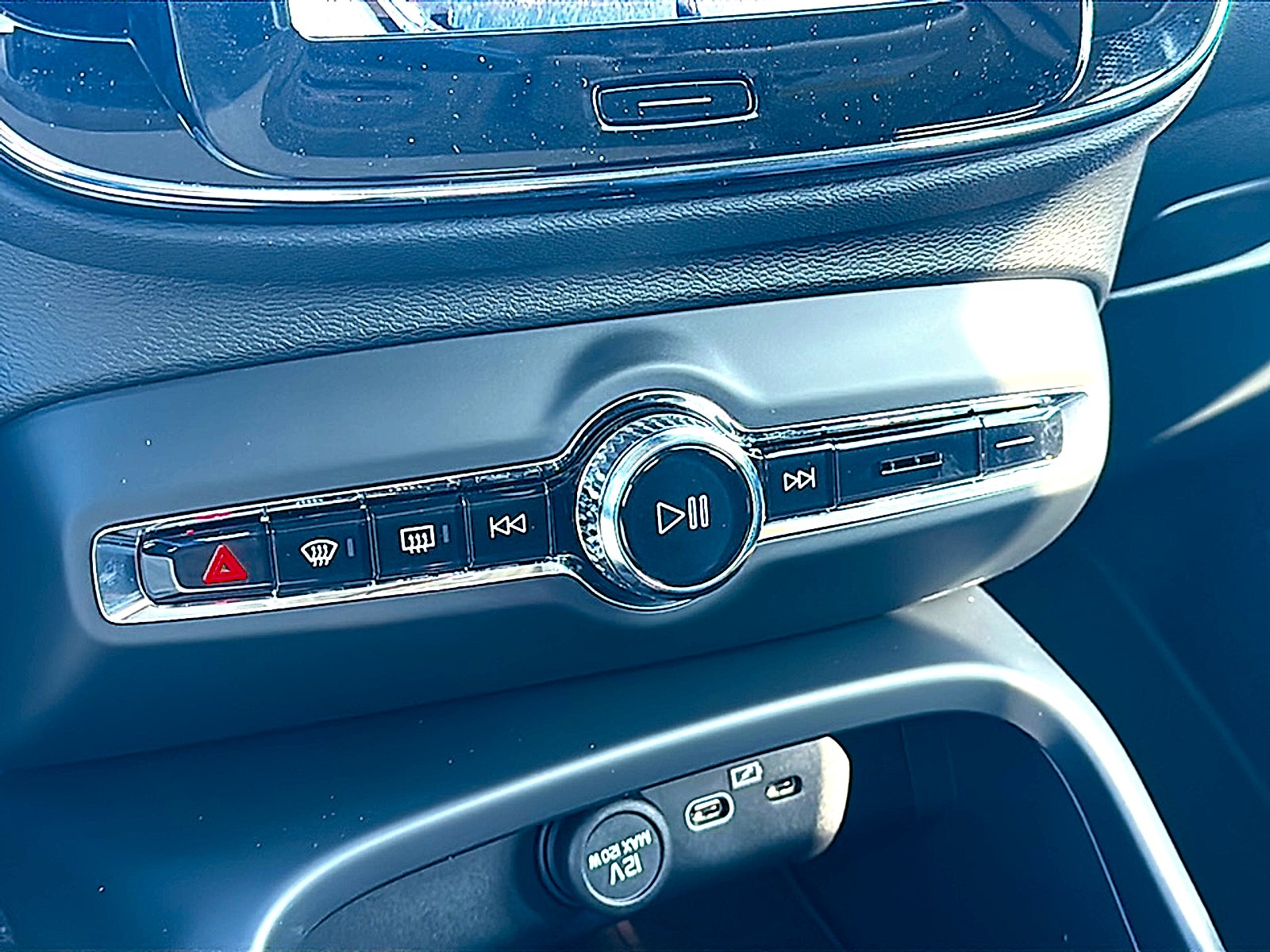 2026 Volvo XC40 B5 Plus