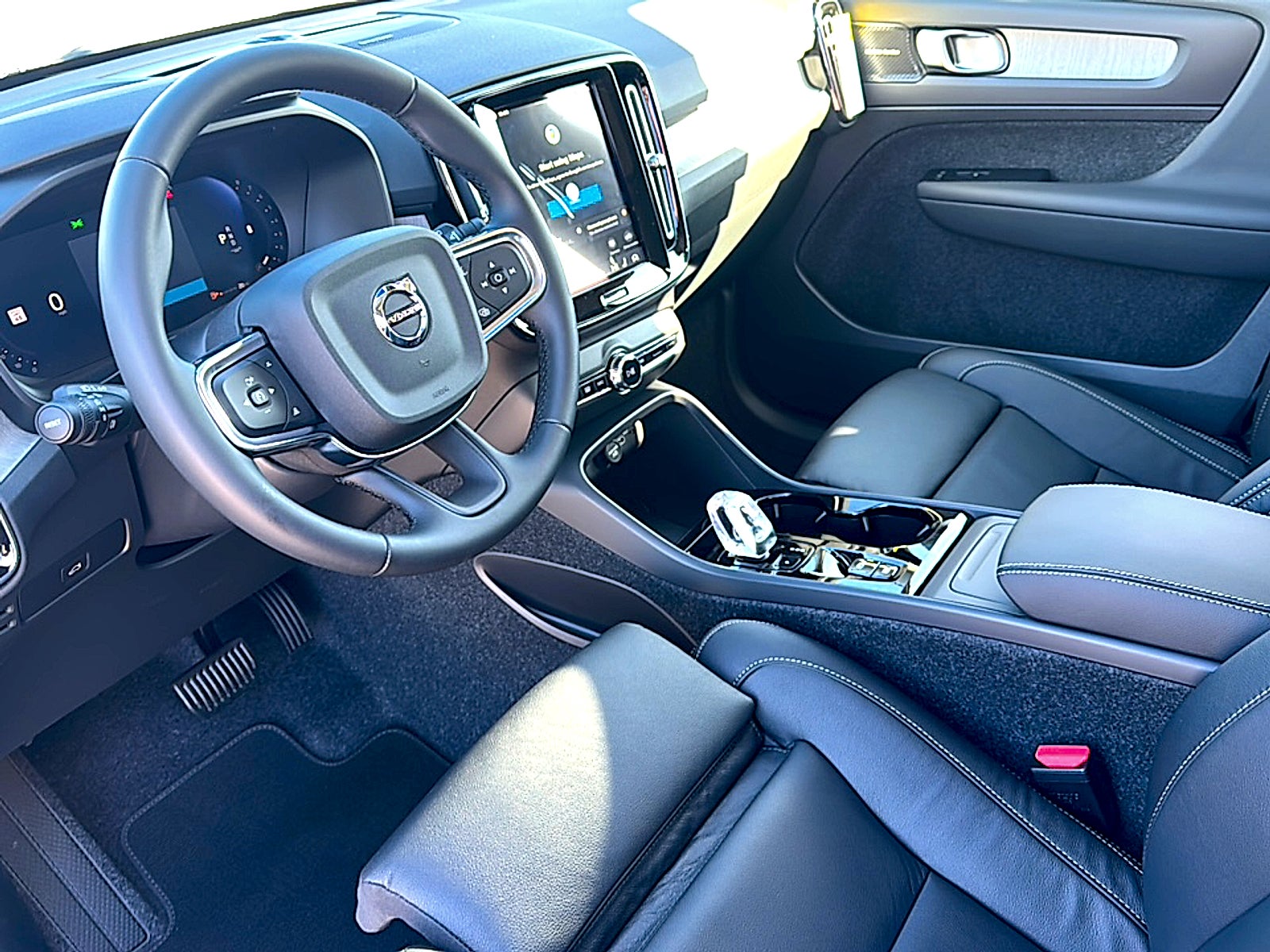 2026 Volvo XC40 B5 Plus