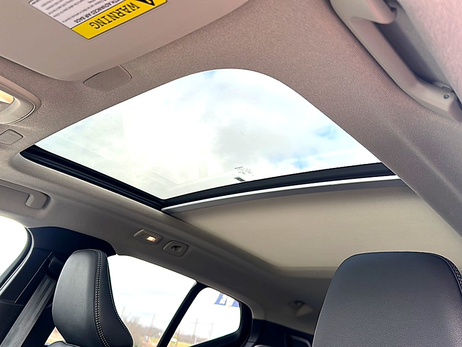 2026 Volvo XC40 Plus, B5 AWD Gas (mild hybrid), Dark