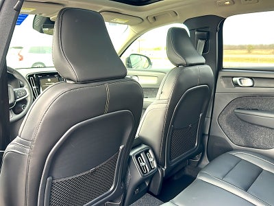 2026 Volvo XC40 Plus, B5 AWD Gas (mild hybrid), Dark