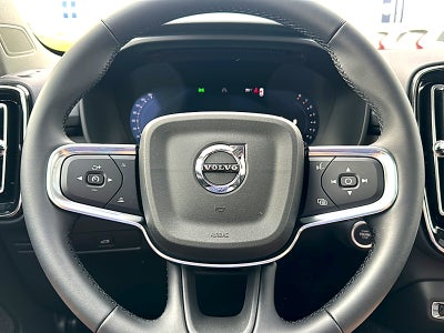 2026 Volvo XC40 Plus, B5 AWD Gas (mild hybrid), Dark