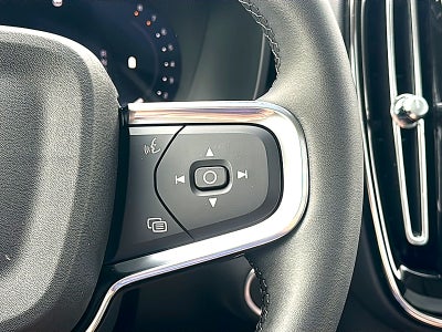 2026 Volvo XC40 Plus, B5 AWD Gas (mild hybrid), Dark