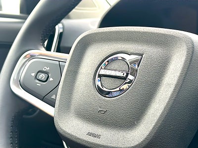 2026 Volvo XC40 Plus, B5 AWD Gas (mild hybrid), Dark