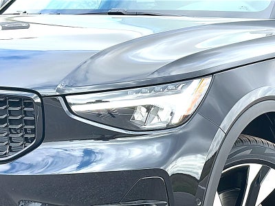 2026 Volvo XC40 Plus, B5 AWD Gas (mild hybrid), Dark