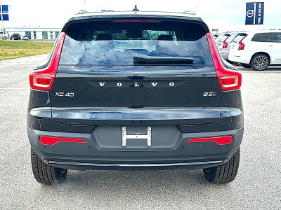 2026 Volvo XC40 Plus, B5 AWD Gas (mild hybrid), Dark