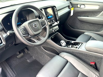 2026 Volvo XC40 Plus, B5 AWD Gas (mild hybrid), Dark