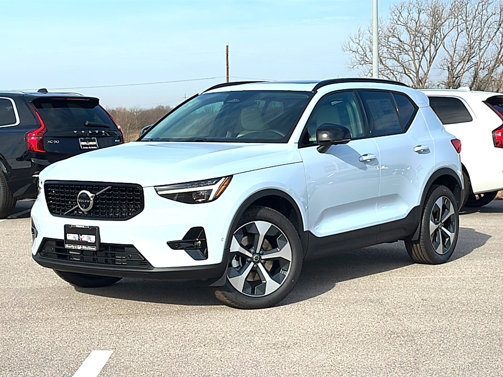 2026 Volvo XC40 Plus, B5 AWD Gas (mild hybrid), Dark