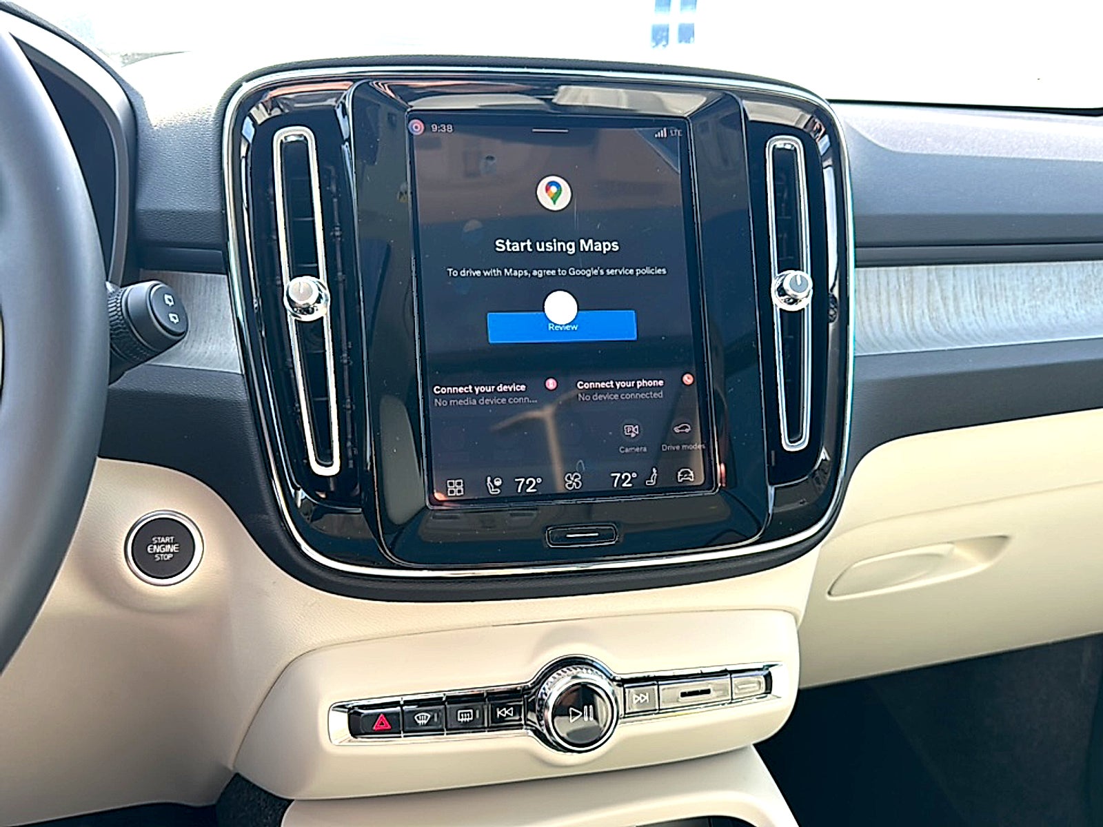 2026 Volvo XC40 Plus, B5 AWD Gas (mild hybrid), Dark