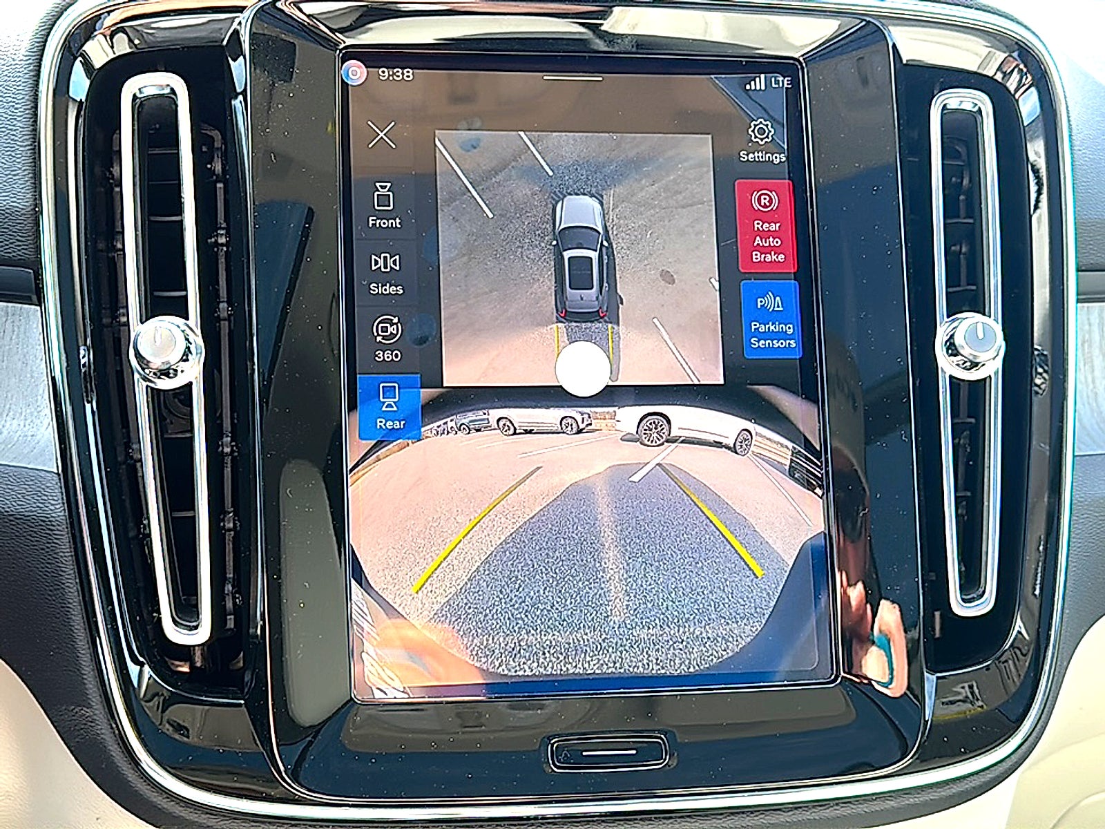 2026 Volvo XC40 Plus, B5 AWD Gas (mild hybrid), Dark