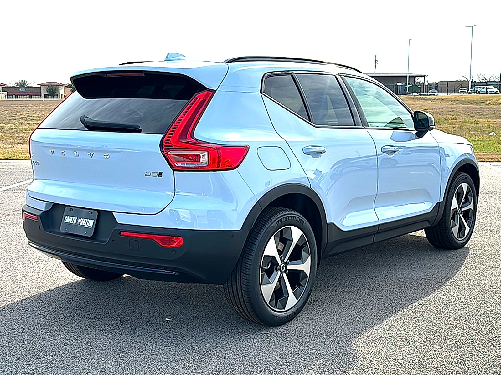 2026 Volvo XC40 Plus, B5 AWD Gas (mild hybrid), Dark