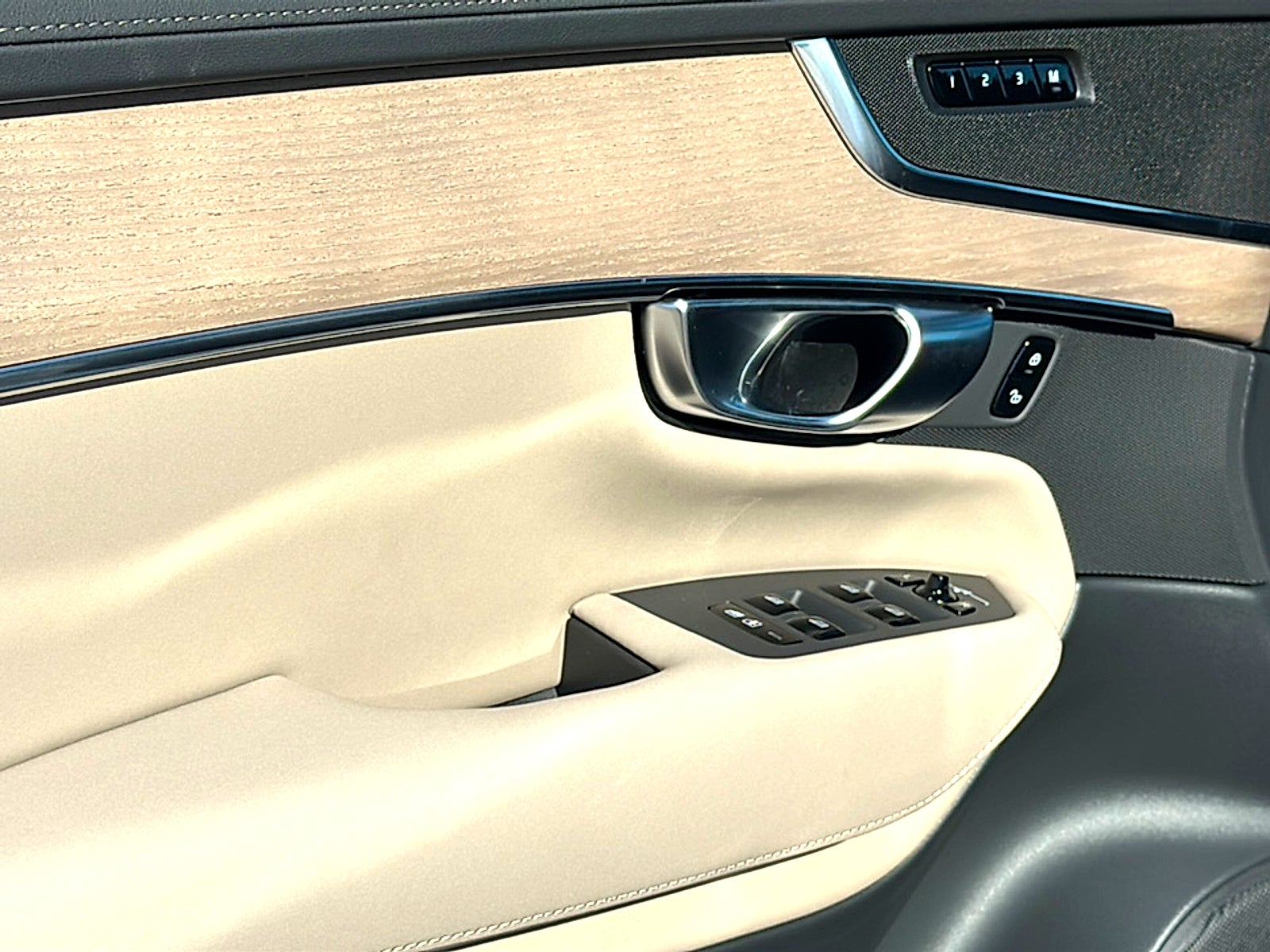 2026 Volvo XC90 Plus, B5 AWD Gas (mild hybrid), Gasoline, Bright, 7 Seats