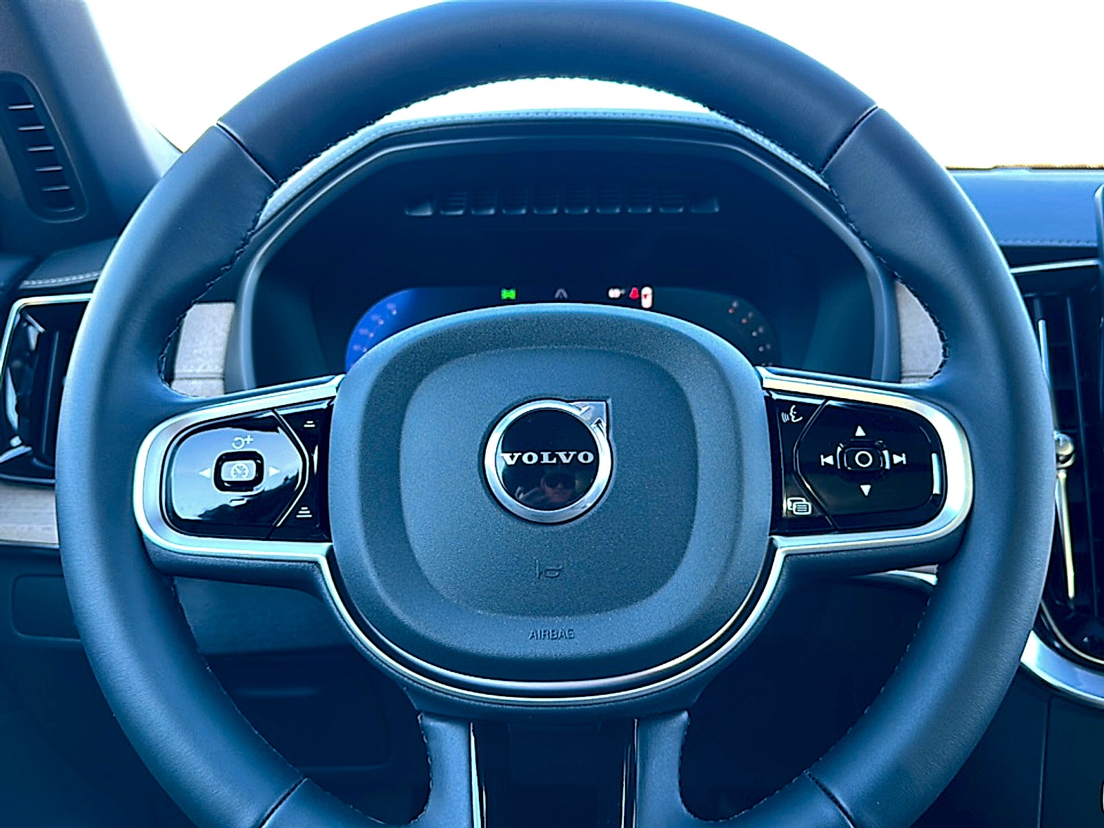 2026 Volvo XC90 Plus, B5 AWD Gas (mild hybrid), Gasoline, Bright, 7 Seats