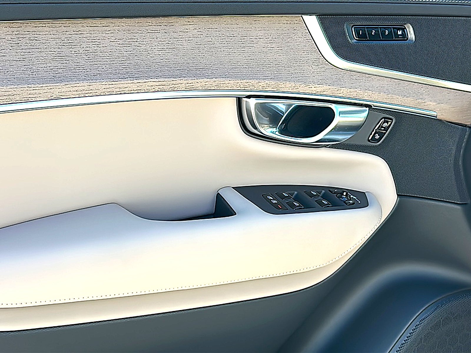 2026 Volvo XC90 Core, B5 AWD Gas (mild hybrid), Gasoline, Bright, 7 Seats