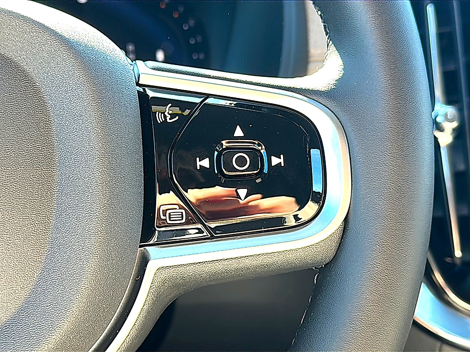 2026 Volvo XC90 Core, B5 AWD Gas (mild hybrid), Gasoline, Bright, 7 Seats