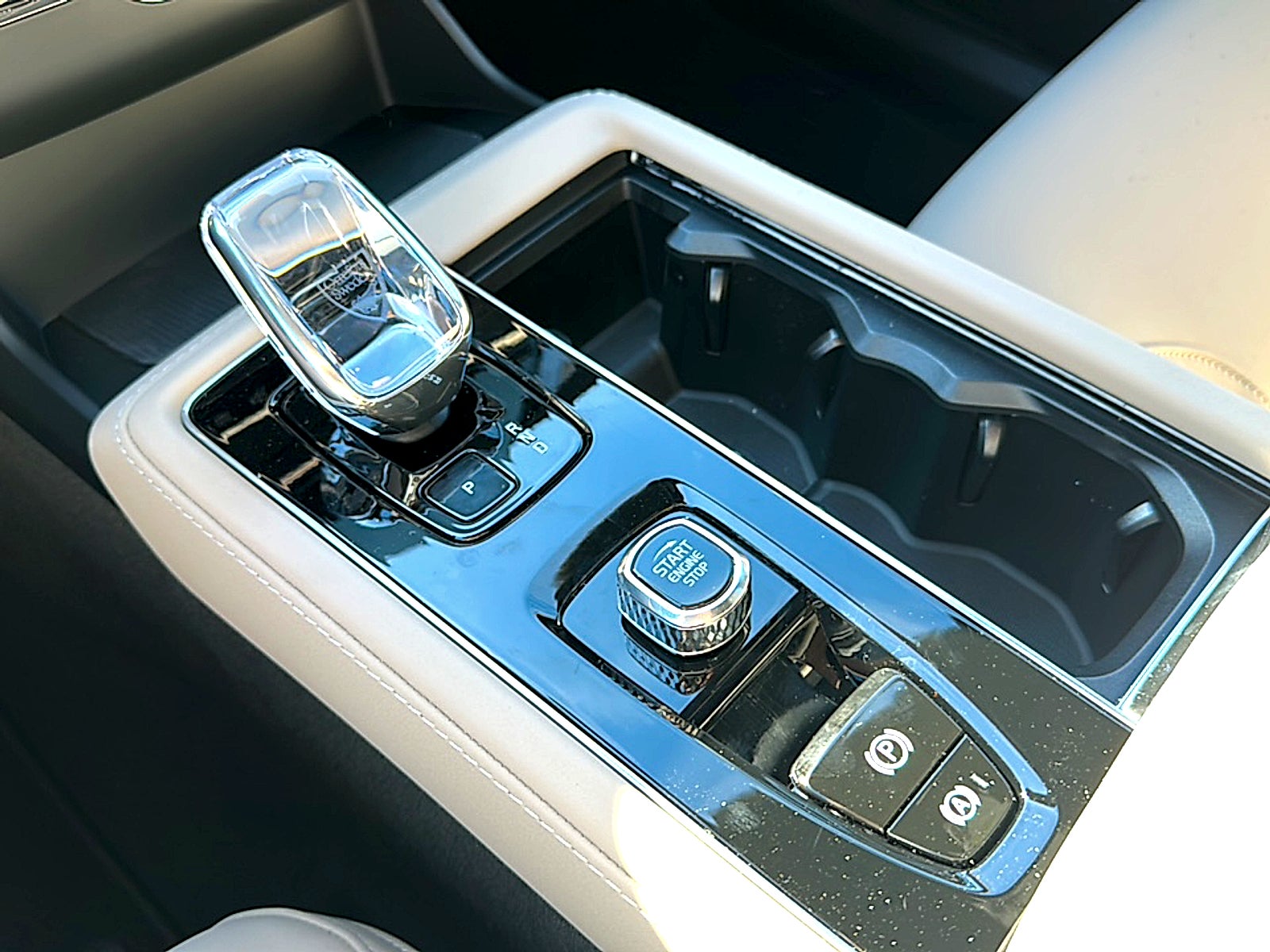 2026 Volvo XC90 Core, B5 AWD Gas (mild hybrid), Gasoline, Bright, 7 Seats