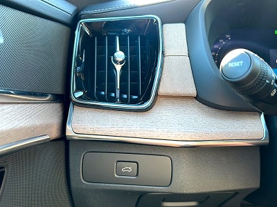 2026 Volvo XC90 Core, B5 AWD Gas (mild hybrid), Gasoline, Bright, 7 Seats