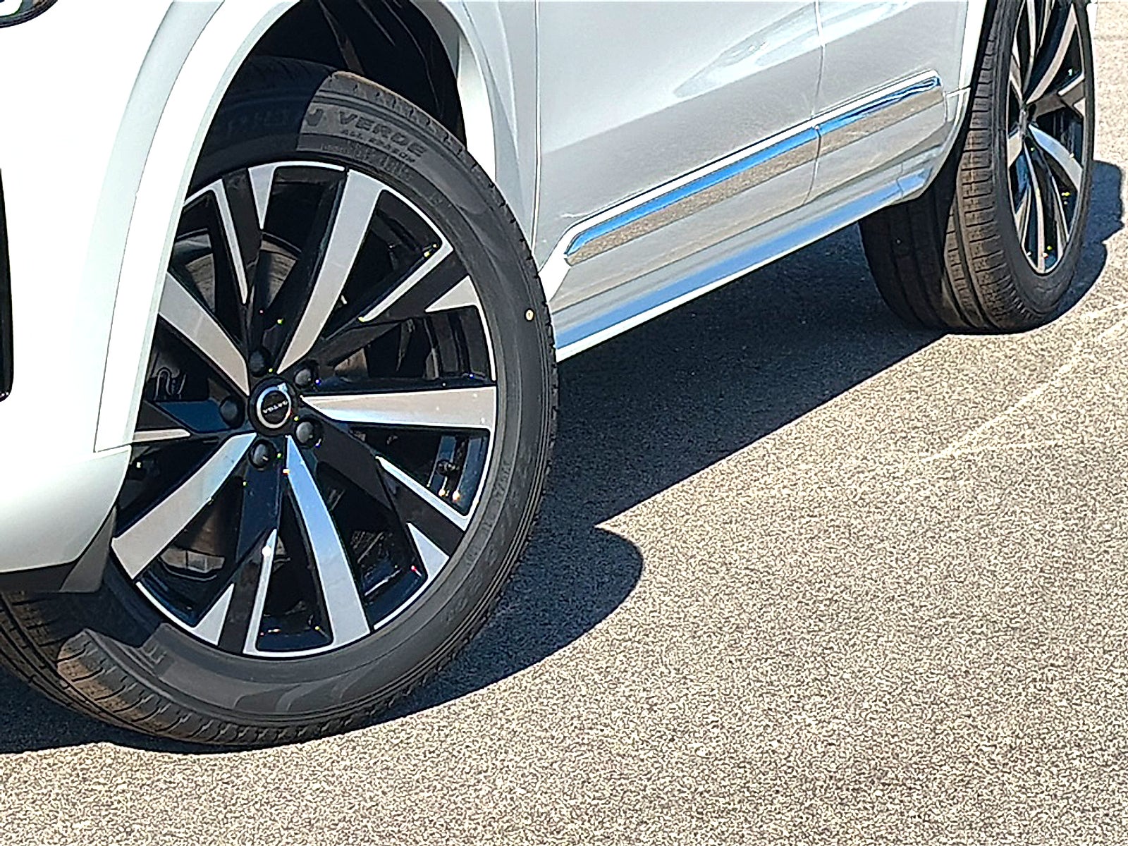 2026 Volvo XC90 Core, B5 AWD Gas (mild hybrid), Gasoline, Bright, 7 Seats