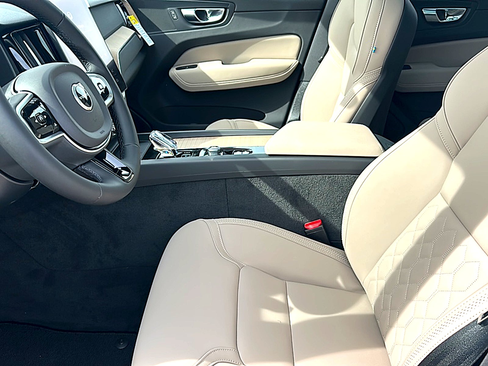 2026 Volvo XC60 B5 Plus