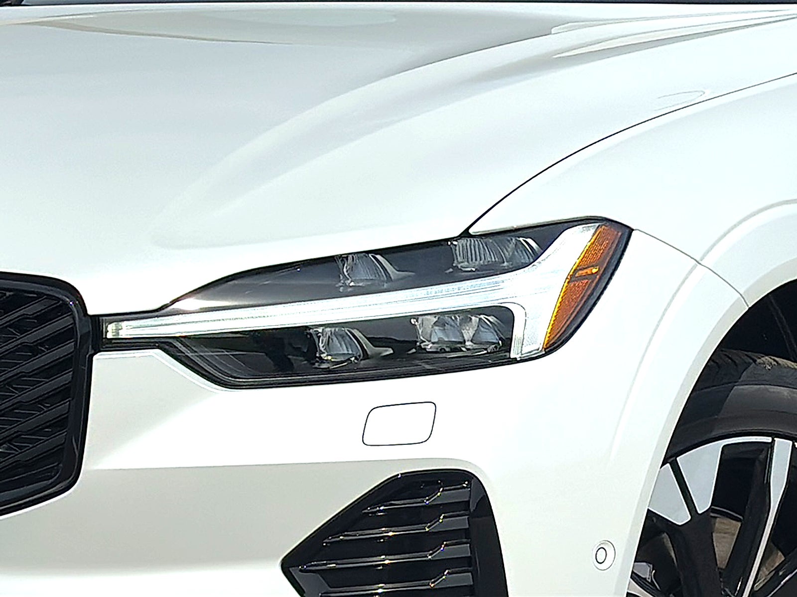 2026 Volvo XC60 B5 Plus