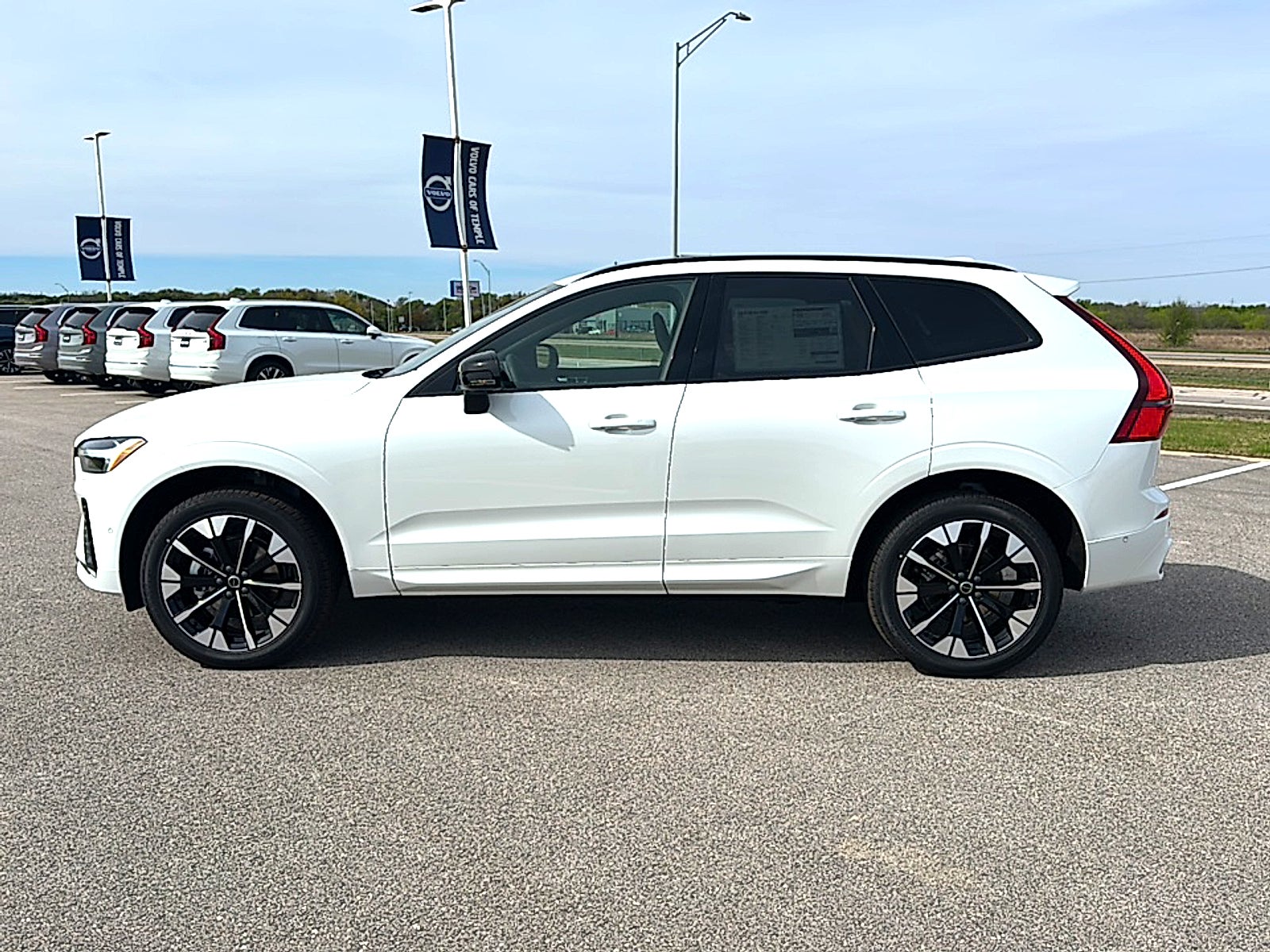 2026 Volvo XC60 B5 Plus