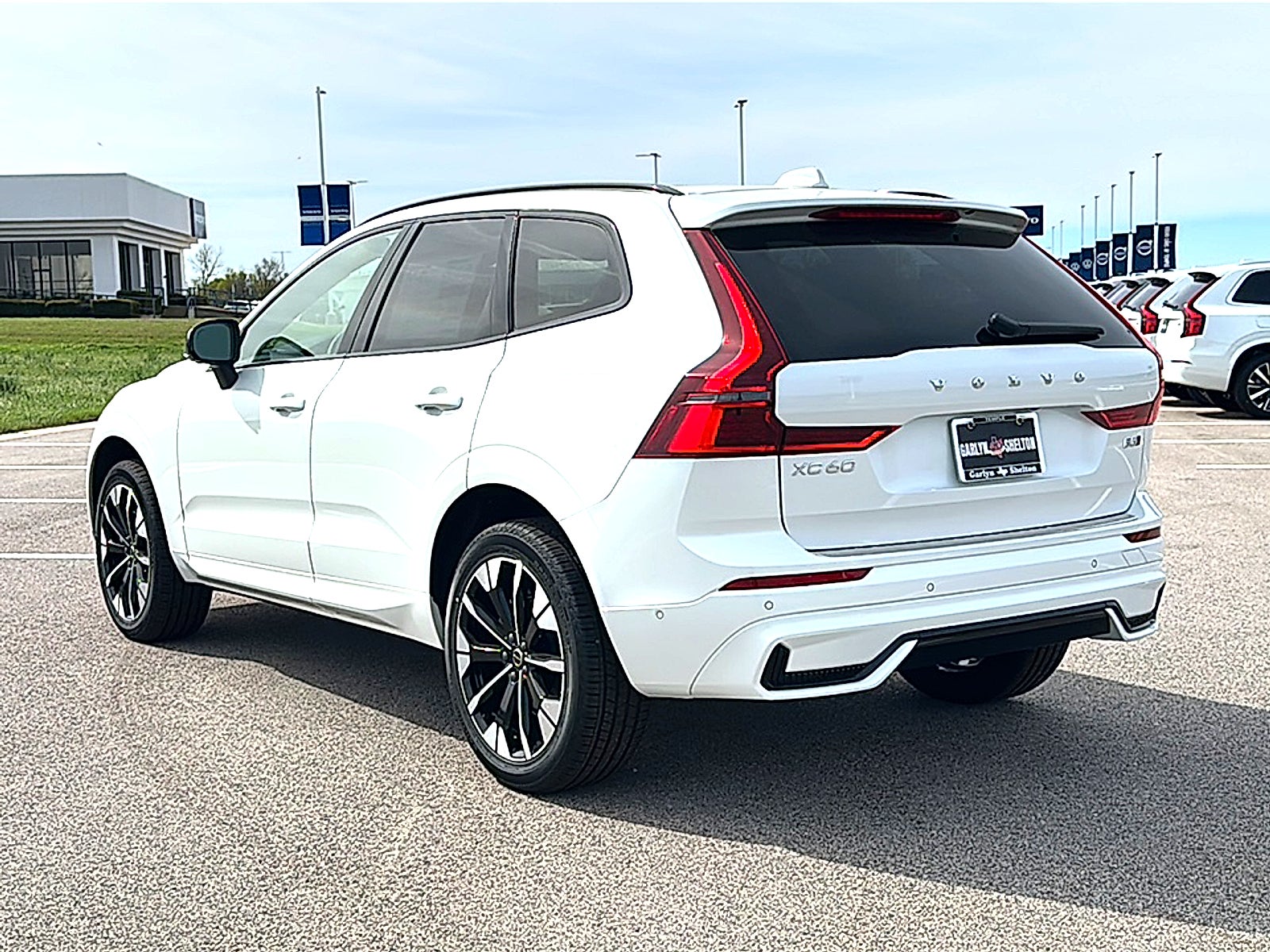 2026 Volvo XC60 B5 Plus