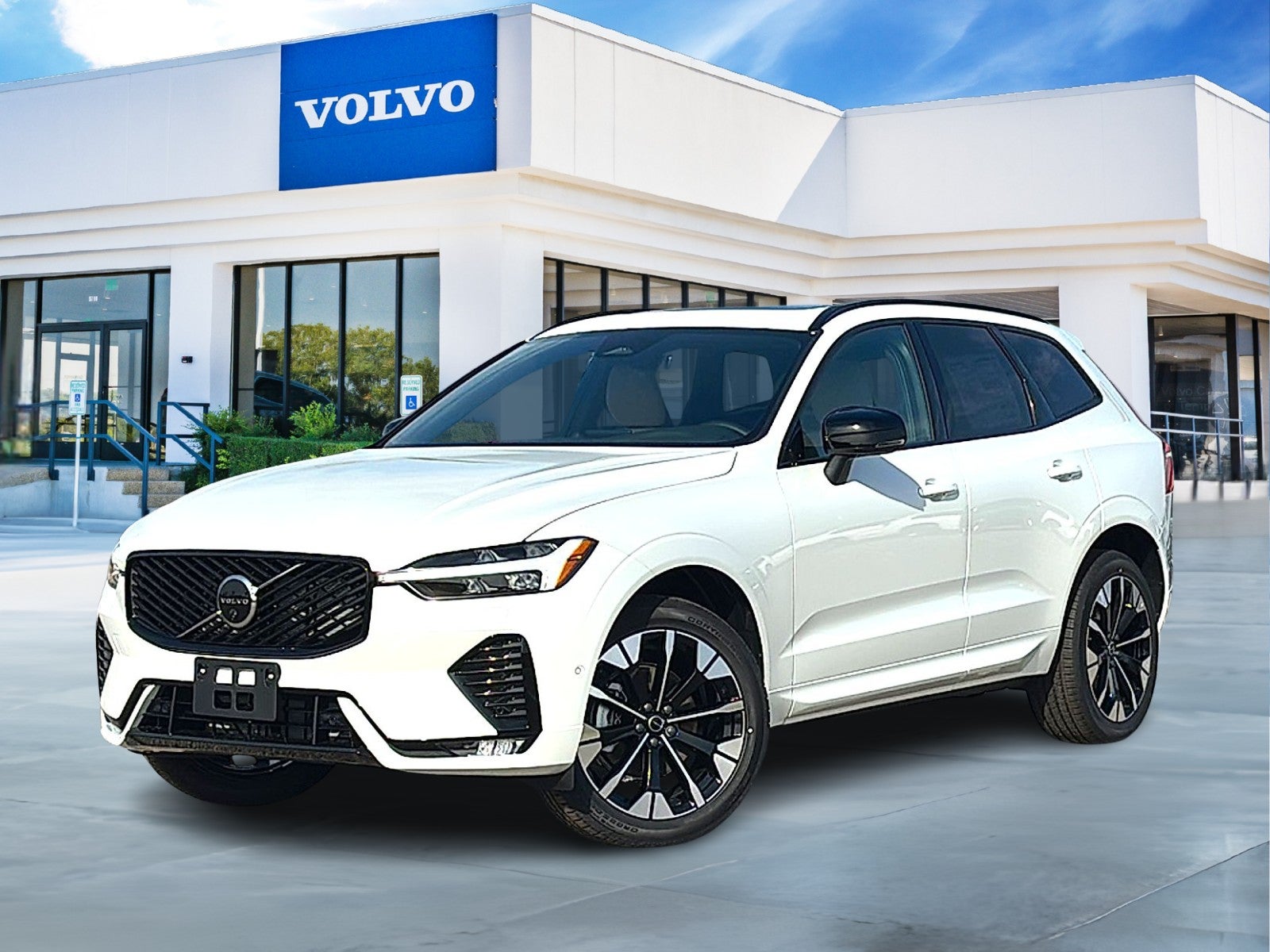 2026 Volvo XC60 B5 Plus