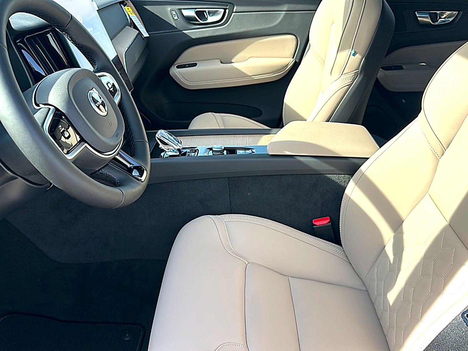 2026 Volvo XC60 B5 Plus