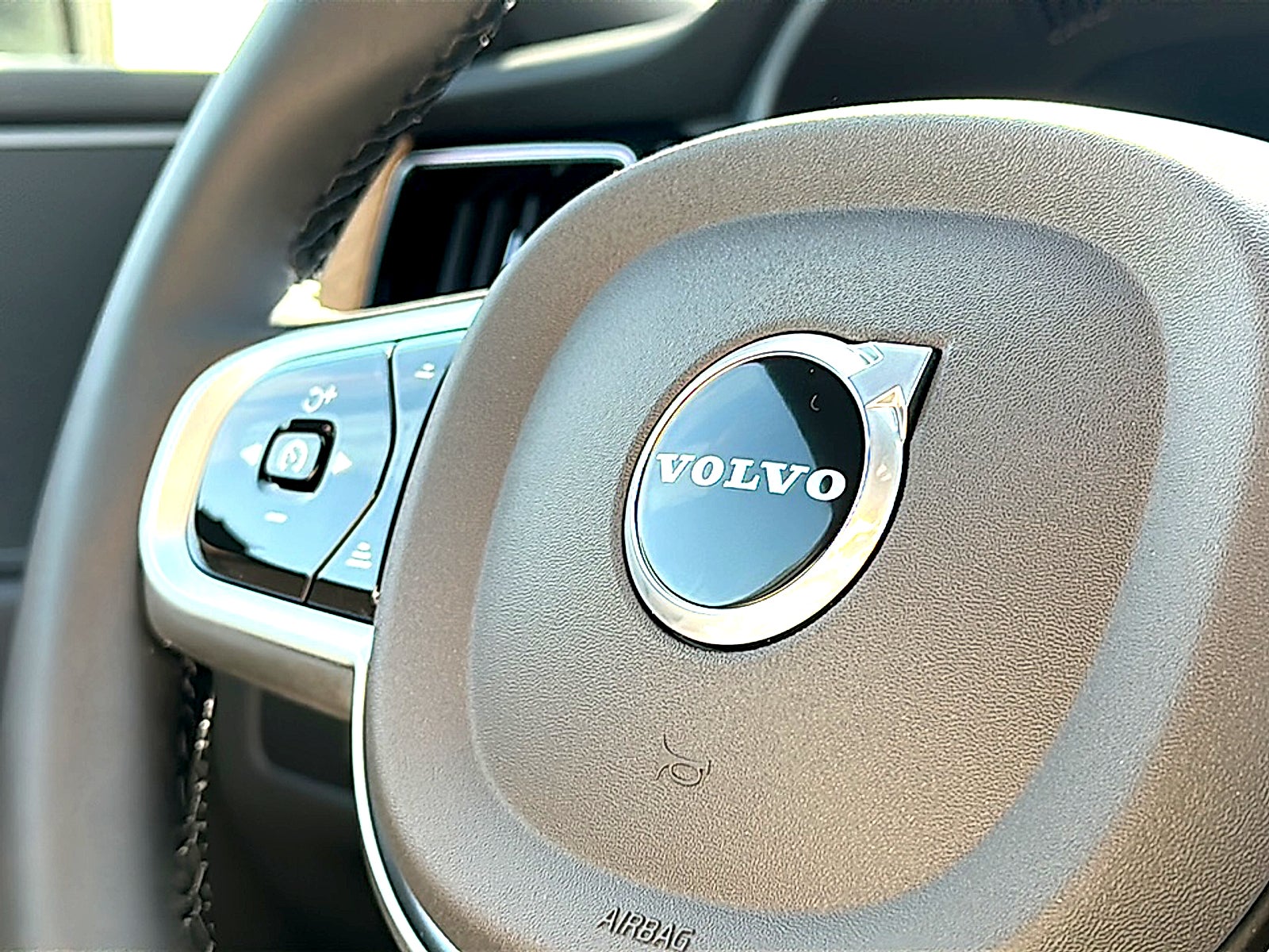 2026 Volvo XC60 B5 Plus