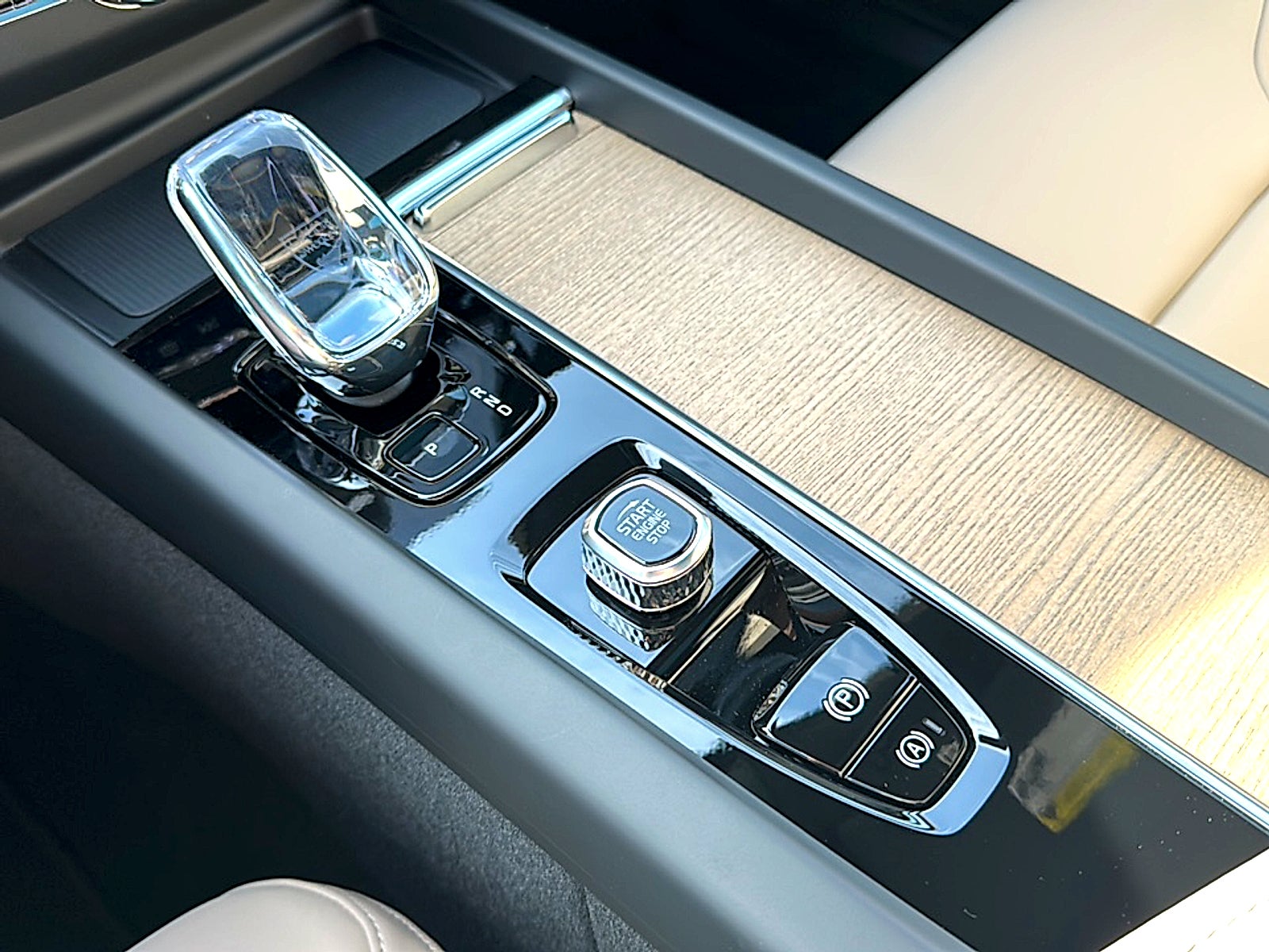 2026 Volvo XC60 B5 Plus