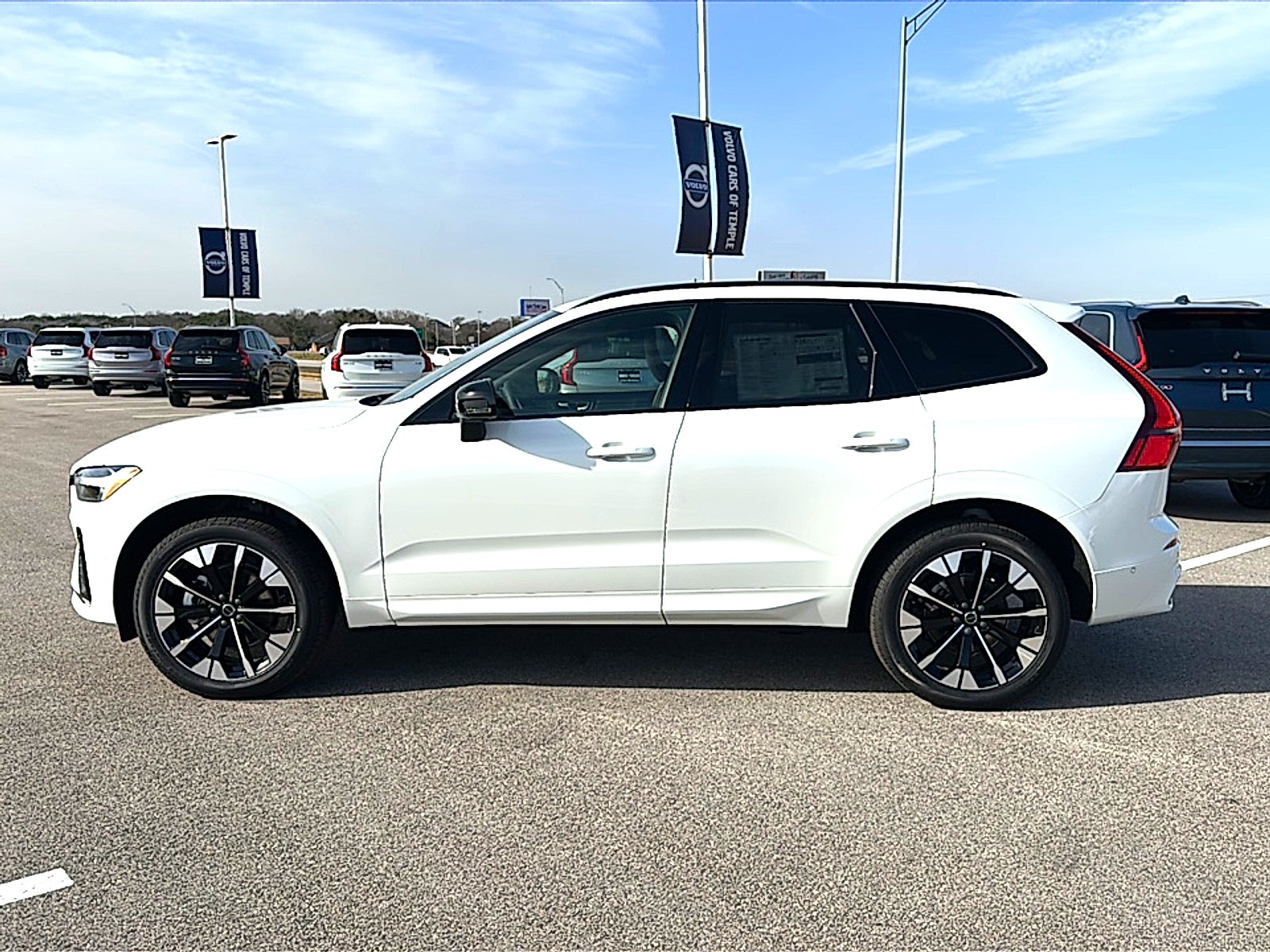 2026 Volvo XC60 B5 Plus