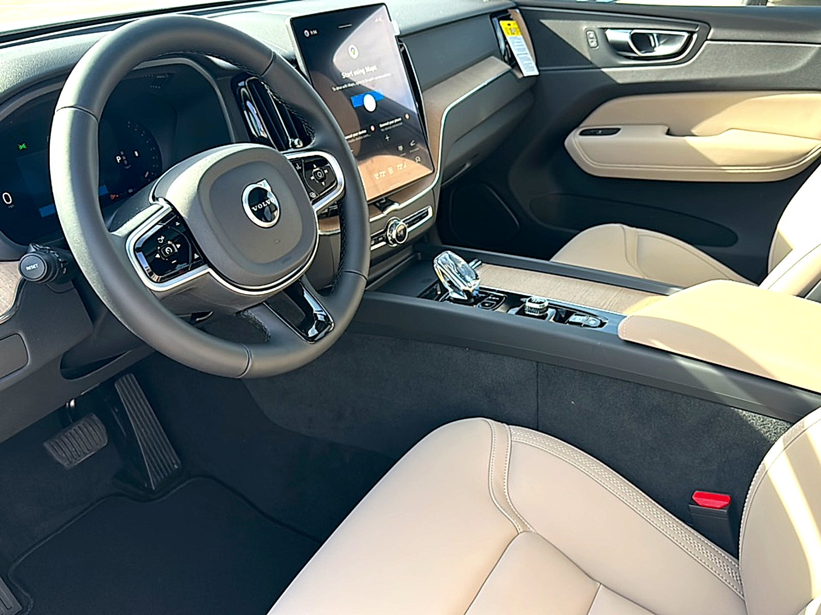 2026 Volvo XC60 B5 Plus