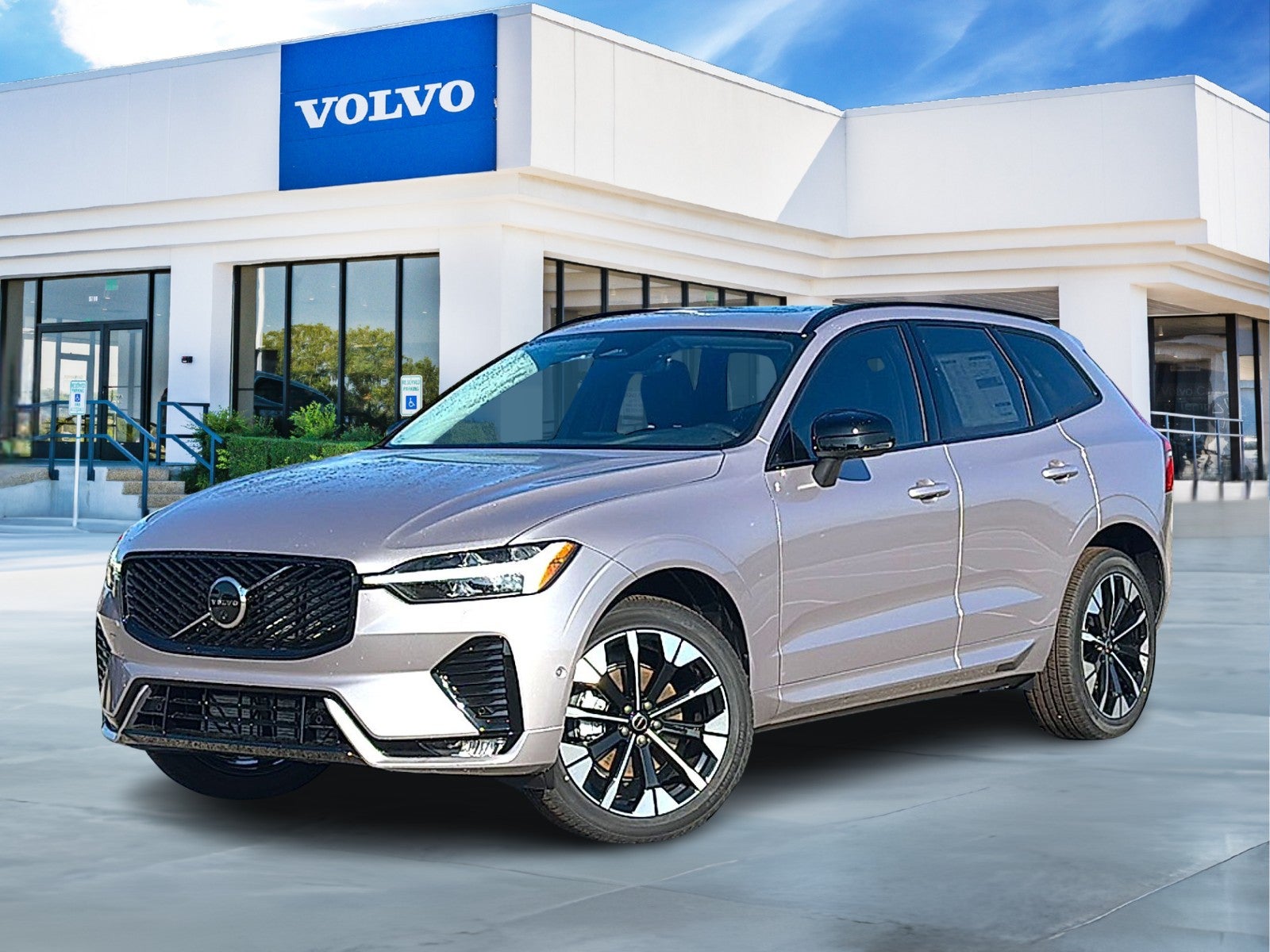 2026 Volvo XC60 B5 Plus