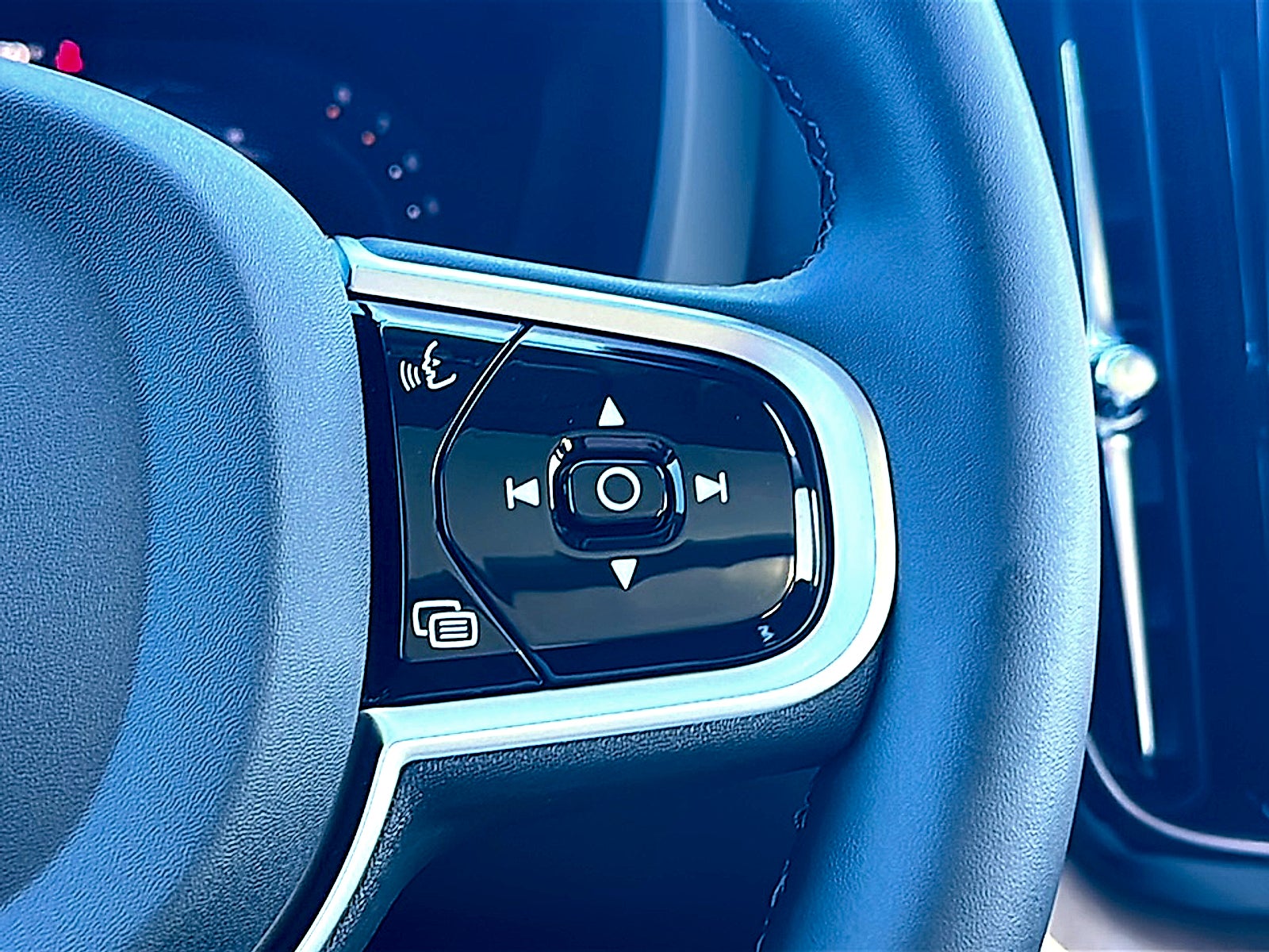 2026 Volvo XC60 B5 Plus