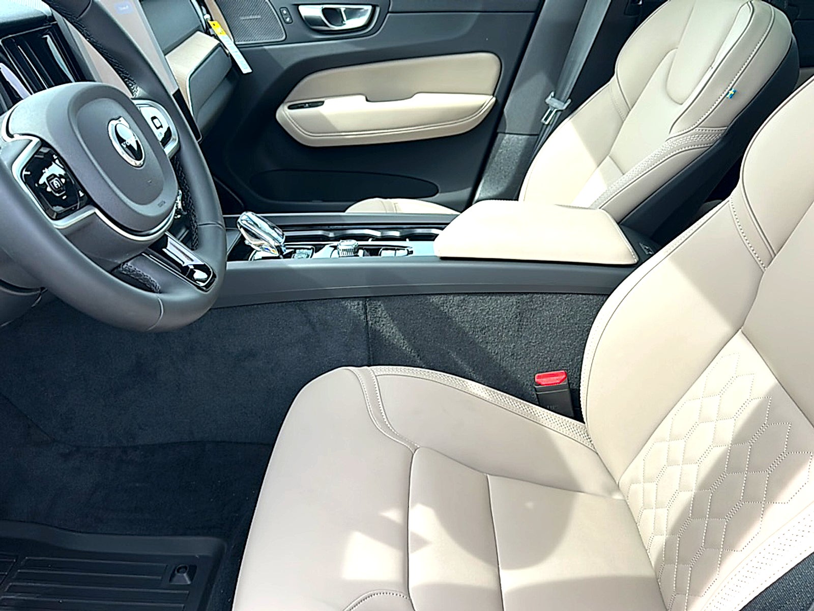 2026 Volvo XC60 B5 Plus