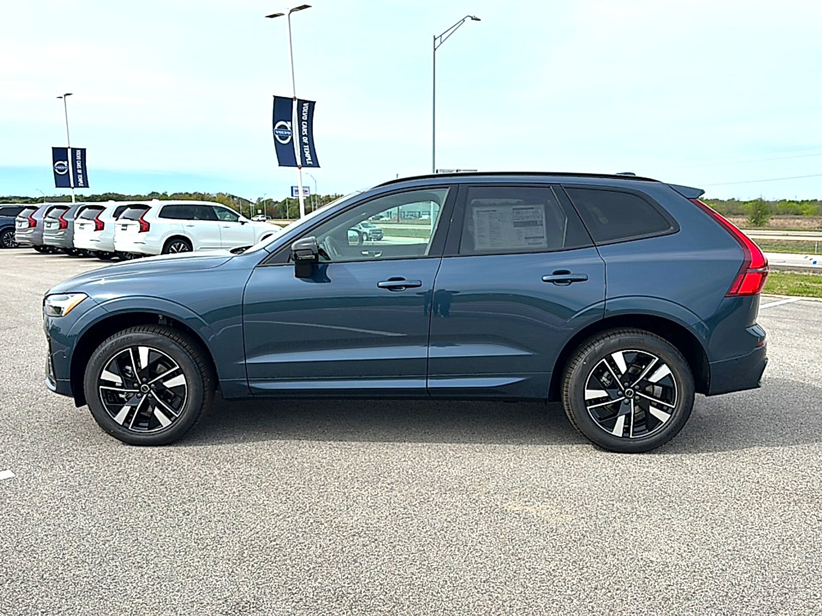 2026 Volvo XC60 B5 Plus