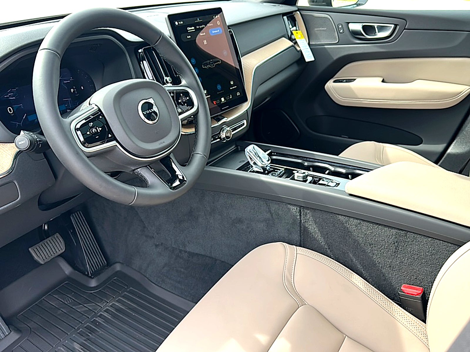 2026 Volvo XC60 B5 Plus