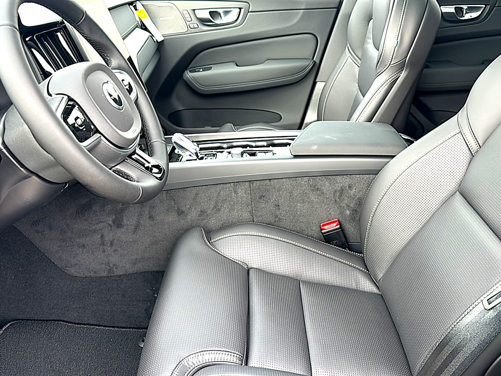 2026 Volvo XC60 B5 Ultra Black Edition