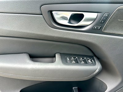 2026 Volvo XC60 B5 Ultra Black Edition