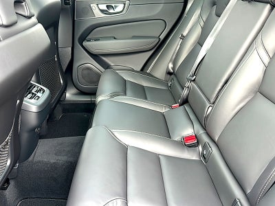 2026 Volvo XC60 B5 Ultra Black Edition