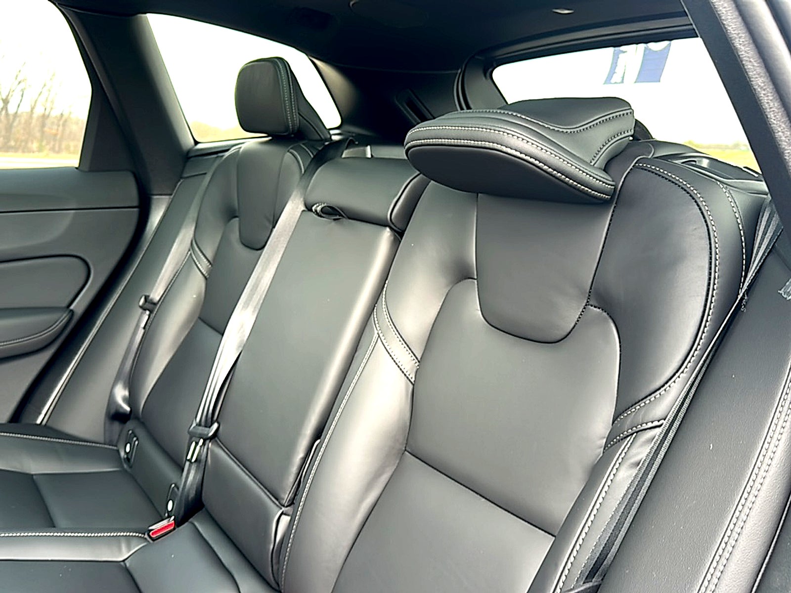 2026 Volvo XC60 B5 Ultra Black Edition