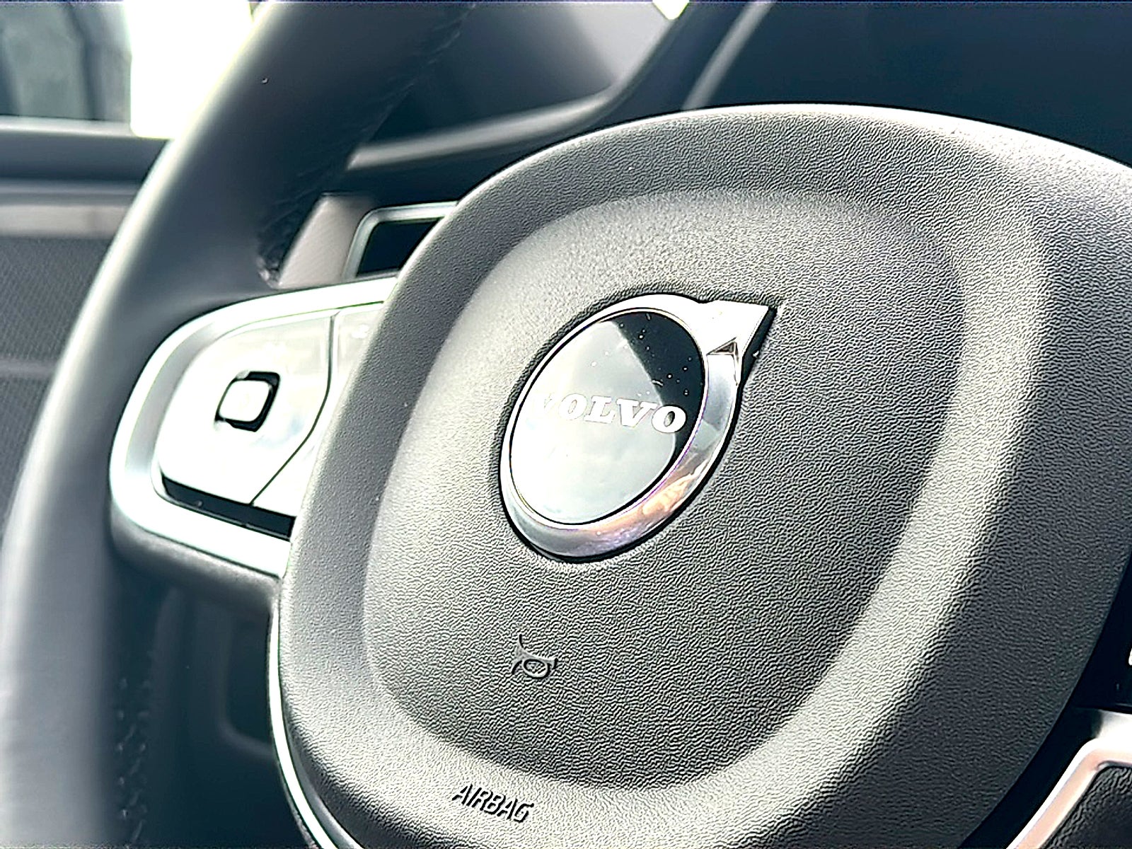 2026 Volvo XC60 B5 Ultra Black Edition