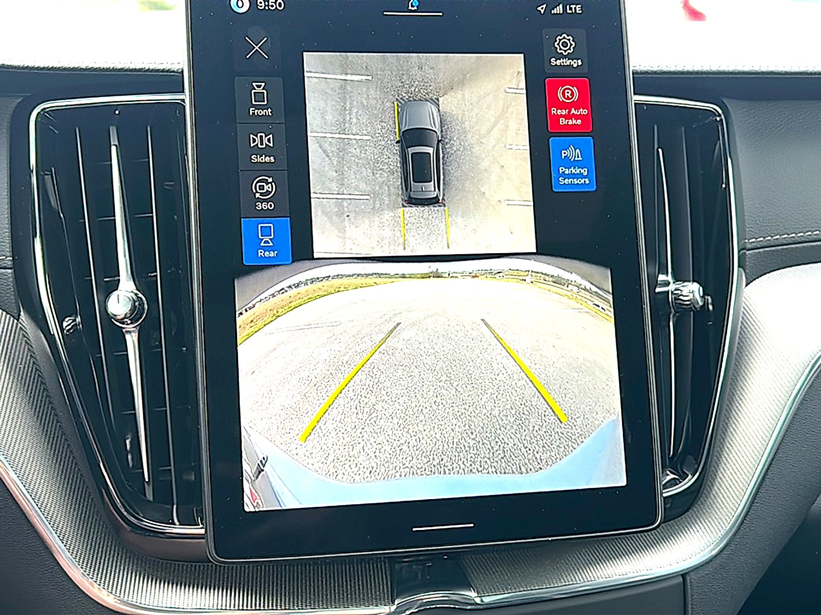 2026 Volvo XC60 B5 Ultra Black Edition