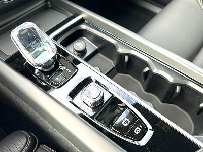 2026 Volvo XC60 B5 Ultra Black Edition