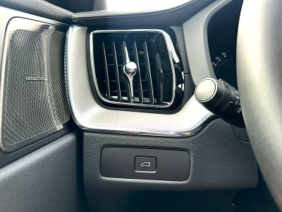 2026 Volvo XC60 B5 Ultra Black Edition