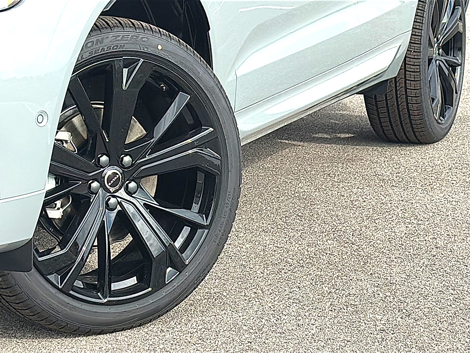 2026 Volvo XC60 B5 Ultra Black Edition